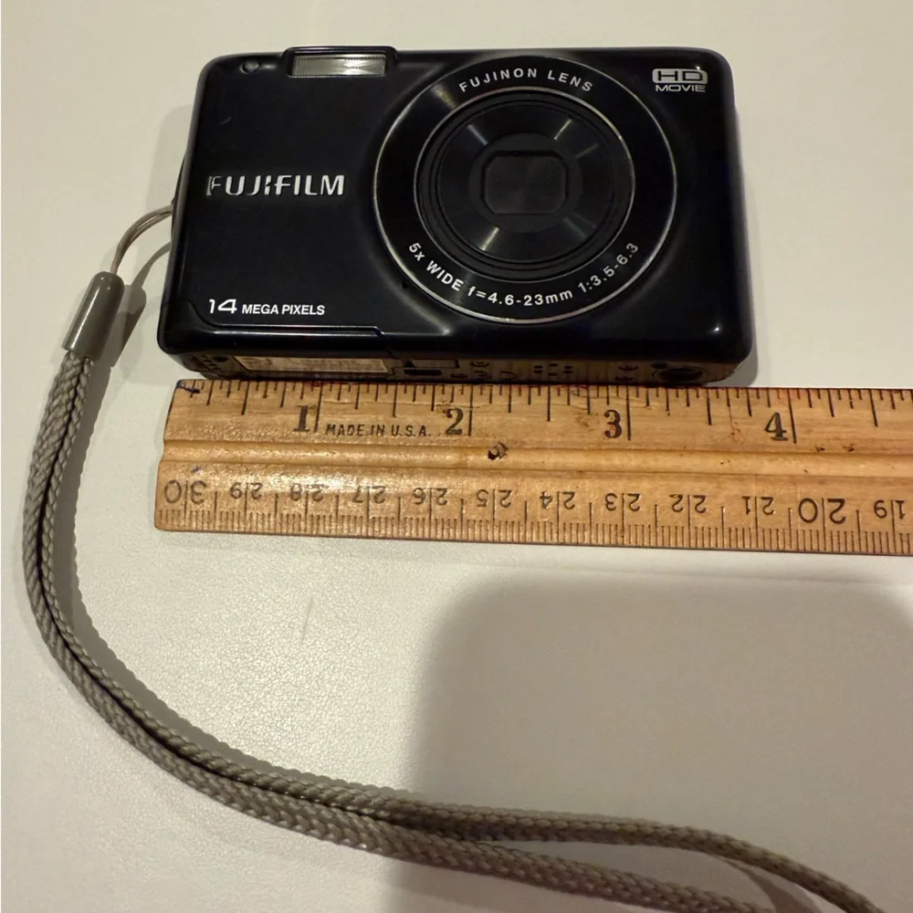 Fujifilm FinePix JX500 Compact Digital Camera 14.0MP with Charging Cord & Case